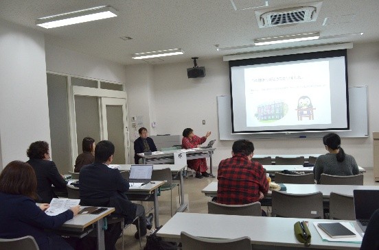 AM：研究・実践発表の様子１